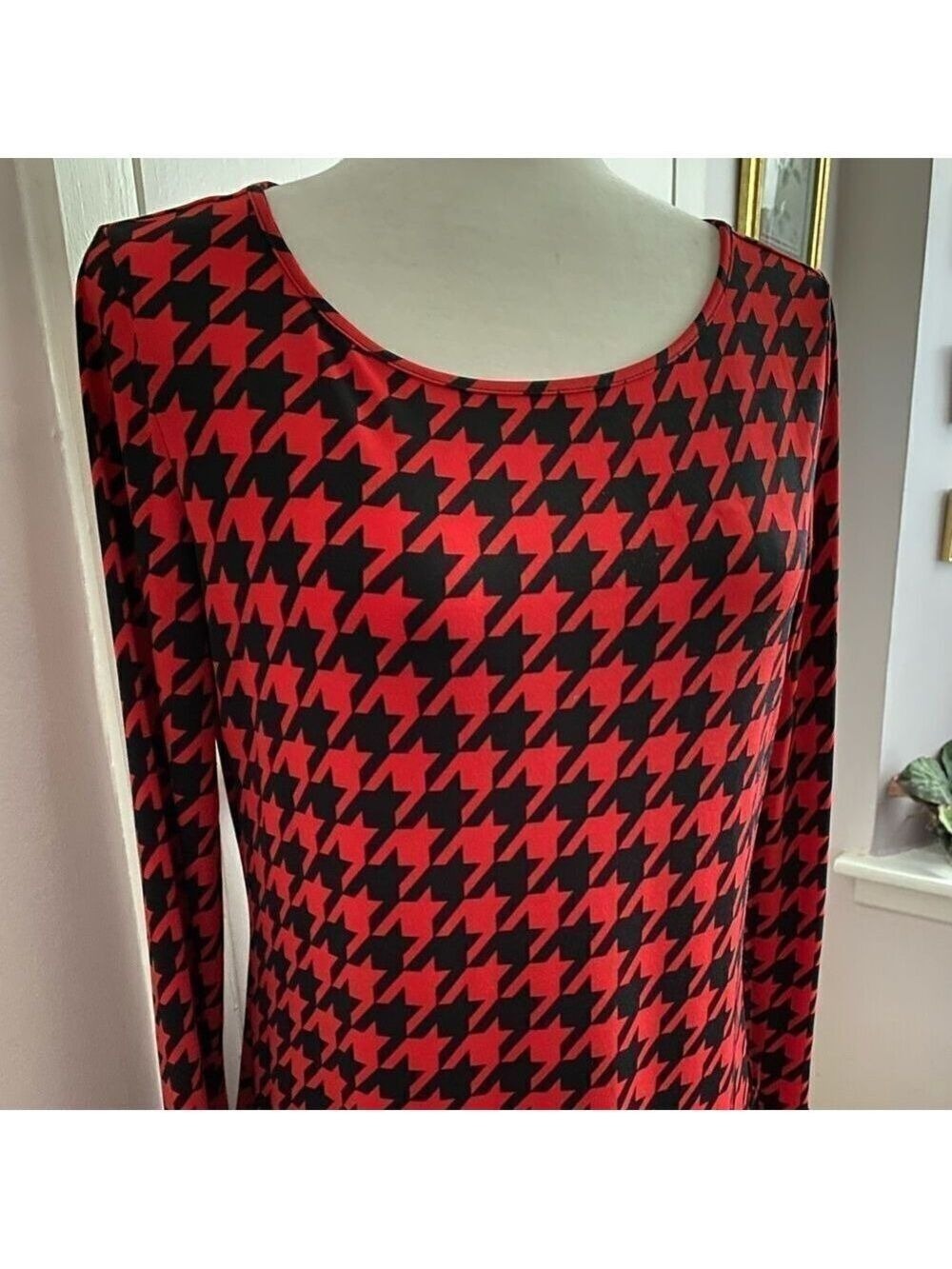 Chaus Red Black Houndstooth Bell Sleeve Top Size Small - Picture 4 of 9